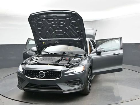 New 2026 Volvo V60 B5 Cross Country Ultra w/ Protection Package Premier AWD/4WD image 56