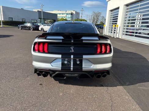 Used 2022 Ford Mustang Shelby GT500 w/ Technology Package RWD image 12