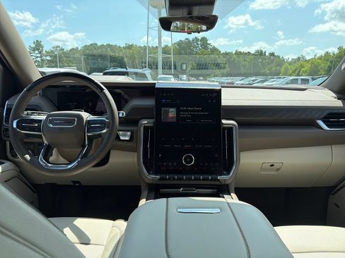 Used 2025 GMC Yukon Denali w/ Denali Reserve Package RWD image 14