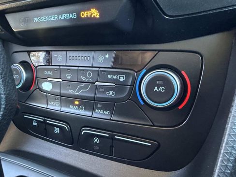 Used 2020 Ford Transit Connect XLT image 34