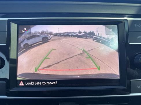 Used 2021 Volkswagen Jetta SE w/ SE Cold Weather Package image 16