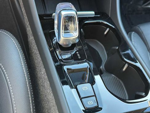 Used 2025 Volvo XC40 B5 Plus w/ Climate Package image 29