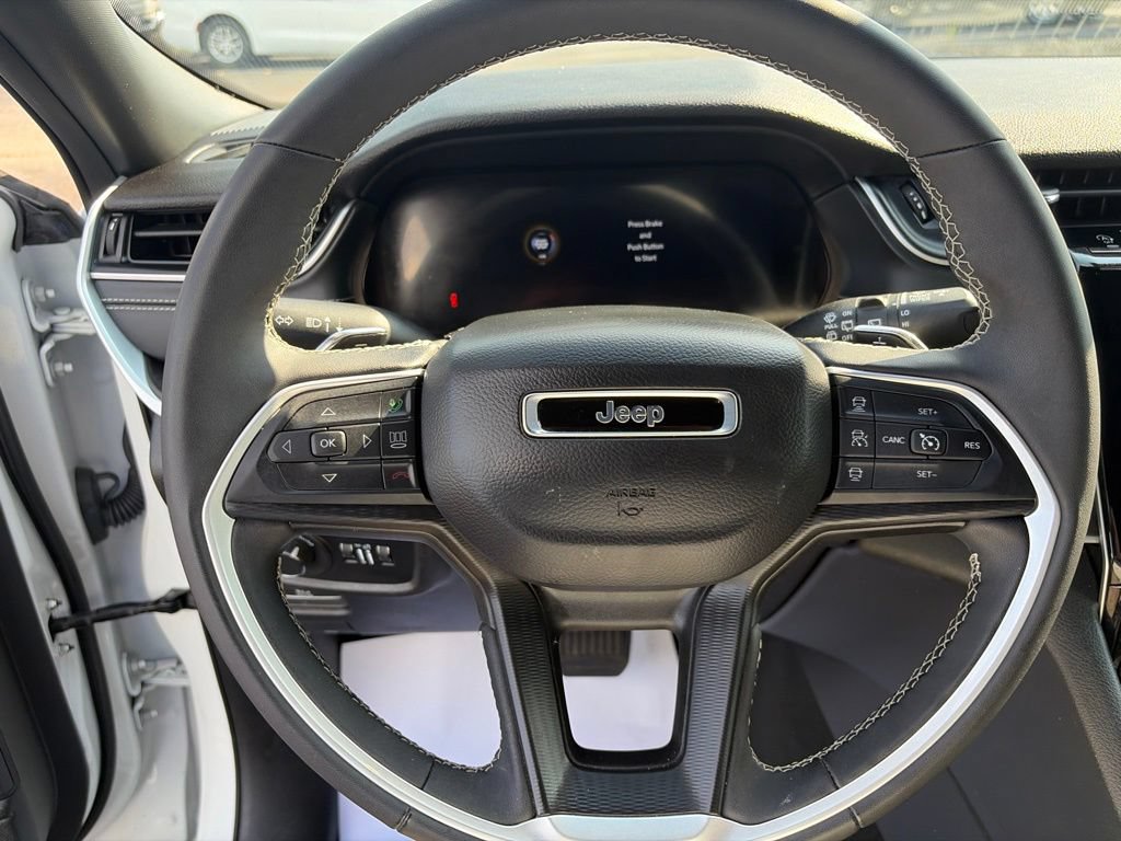Certified 2025 Jeep Grand Cherokee Altitude AWD/4WD image 26