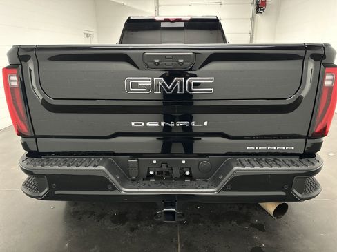 Used 2024 GMC Sierra 3500 Denali w/ Technology Package image 10