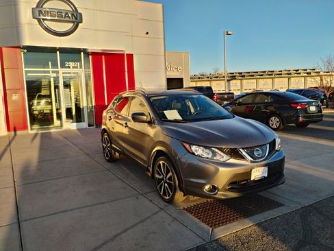 Used 2018 Nissan Rogue Sport SL w/ SL Premium Package image 3