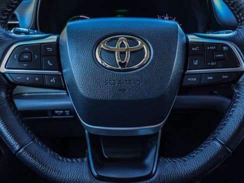 Used 2023 Toyota Sienna XLE image 14