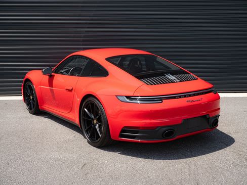 Certified 2024 Porsche 911 Carrera T RWD image 3