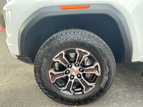 Used 2023 GMC Canyon AT4 w/ Canyon Safety Plus Package AWD/4WD image 26
