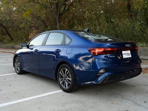 Used 2023 Kia Forte LXS w/ LXS Technology Package image 7