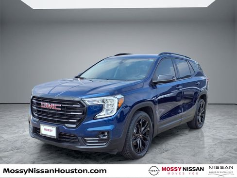 Used 2022 GMC Terrain SLT w/ Elevation Edition image 4