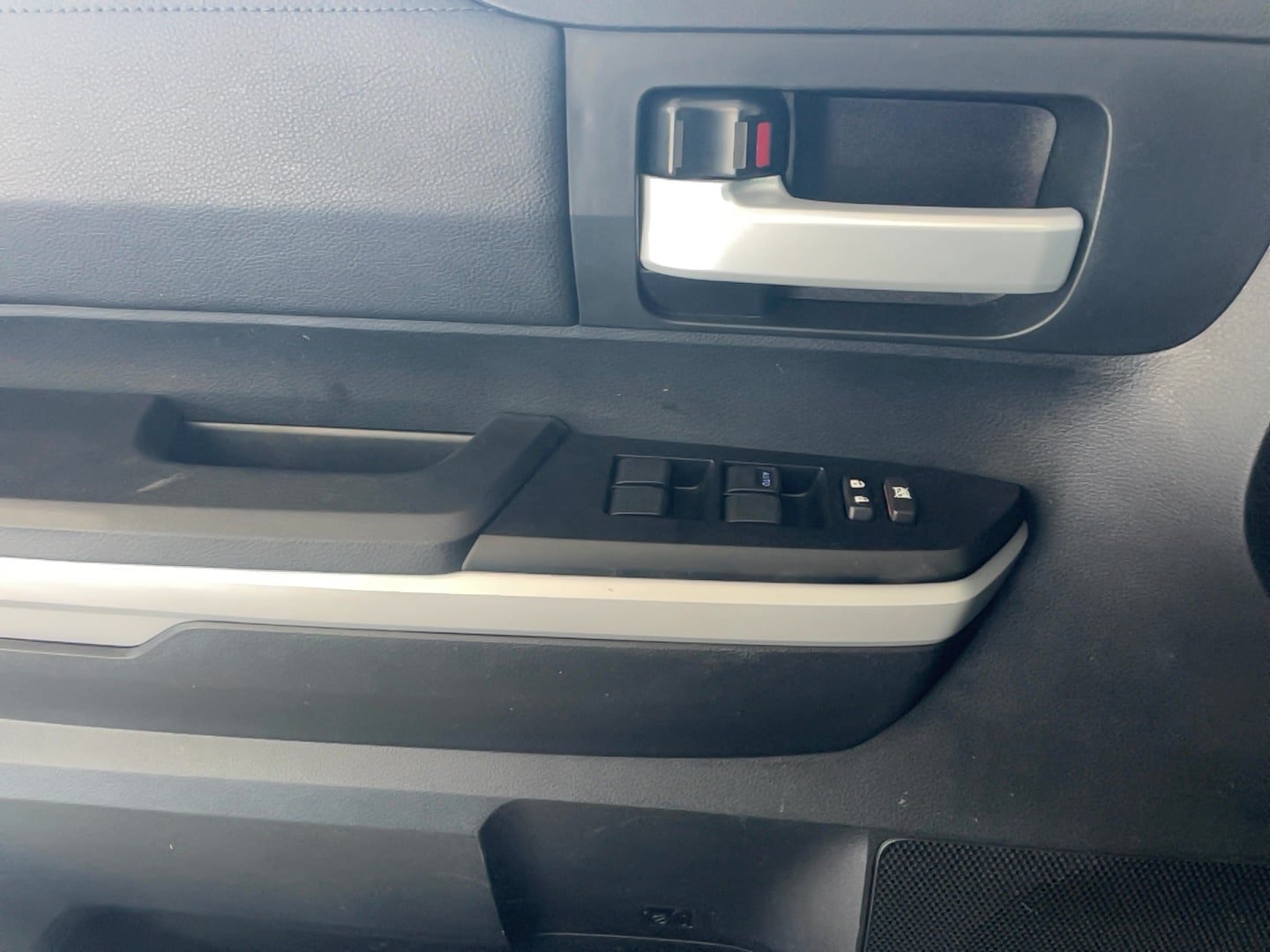 Used 2019 Toyota Tundra SR5 w/ TRD Off Road Package AWD/4WD image 19