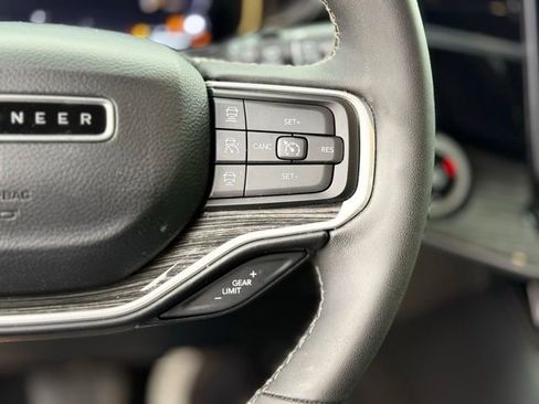 Used 2022 Jeep Wagoneer Series III w/ Premium Group I image 29