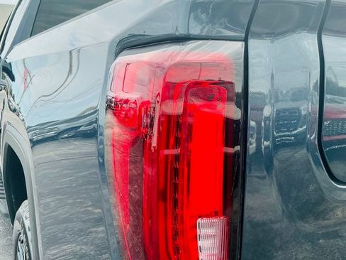 Used 2022 GMC Sierra 1500 AT4 w/ AT4 Premium Package AWD/4WD image 9