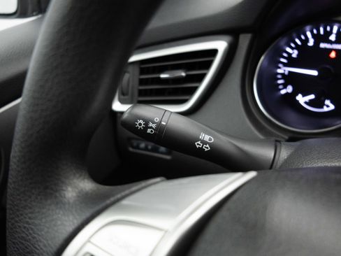 Used 2016 Nissan Rogue S image 39