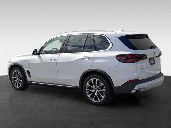 Used 2024 BMW X5 xDrive50e AWD/4WD image 4