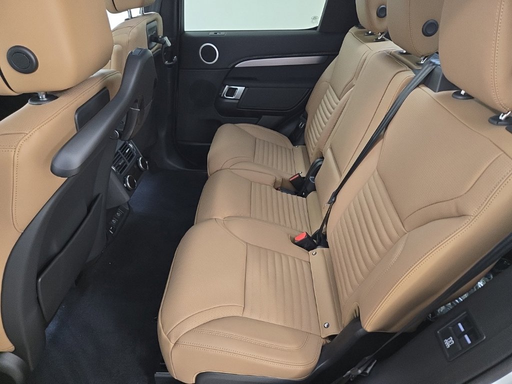 New 2026 Land Rover Discovery Limited Edition AWD/4WD image 22