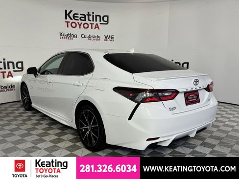 Used 2023 Toyota Camry SE FWD image 7
