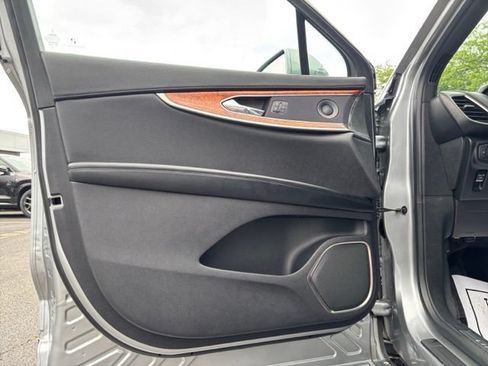 Used 2020 Lincoln Nautilus Reserve FWD image 10