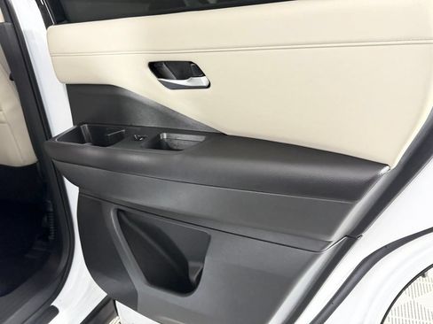Used 2025 Nissan Pathfinder SL FWD image 30