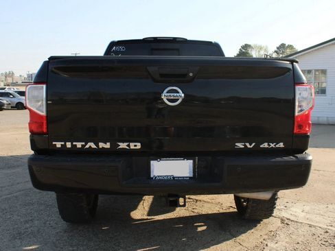 Used 2017 Nissan Titan SV image 9
