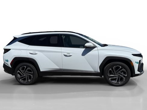 Certified 2025 Hyundai Tucson Limited AWD/4WD image 6