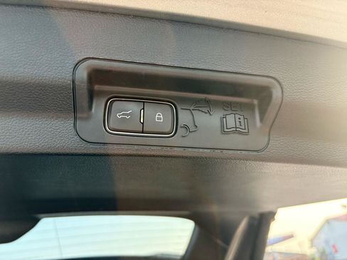Used 2020 Ford Explorer XLT w/ Equipment Group 202A AWD/4WD image 60