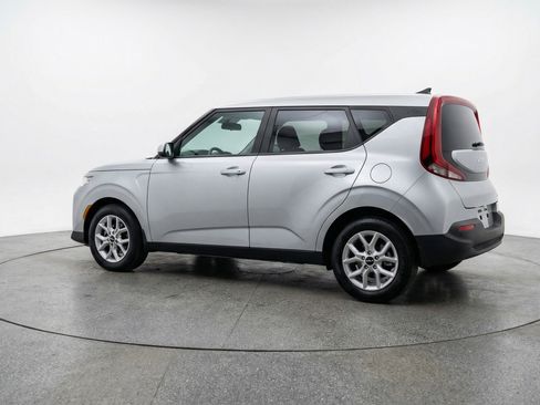 Used 2025 Kia Soul LX w/ LX Technology Package FWD image 6