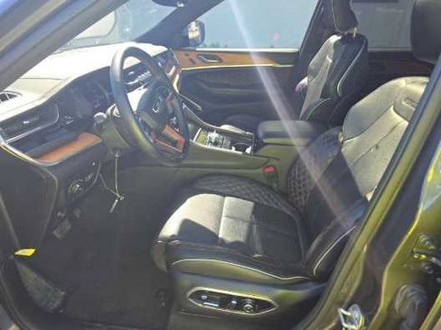Used 2023 Jeep Grand Cherokee Summit AWD/4WD image 5