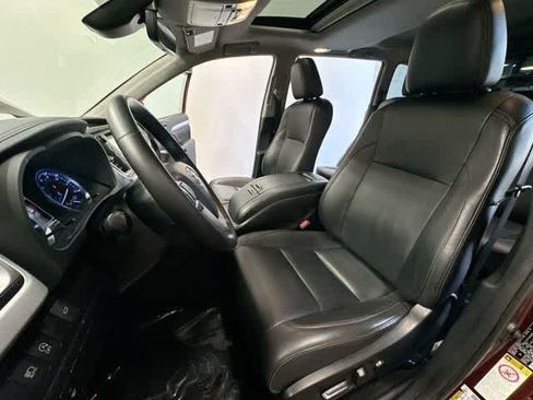 Used 2019 Toyota Highlander XLE w/ Carpet Mat Package (TMS) AWD/4WD image 18