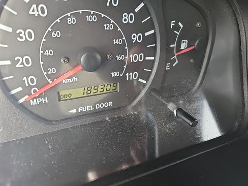 Used 2000 Toyota Sienna LE image 17