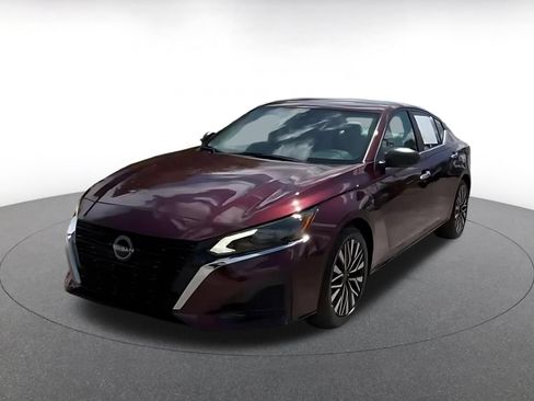 Used 2025 Nissan Altima 2.5 SV FWD image 7