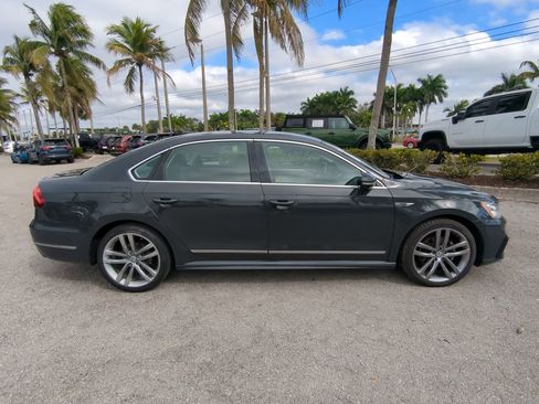 Used 2017 Volkswagen Passat 1.8T R-Line image 4