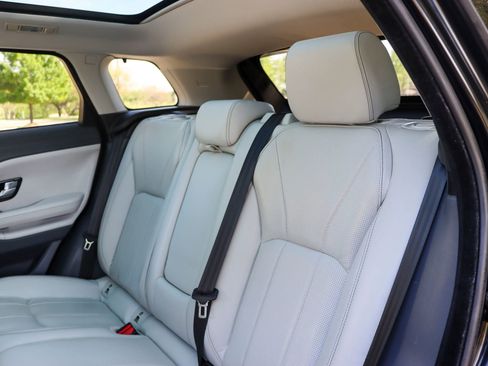 Used 2017 Land Rover Range Rover Evoque HSE image 17