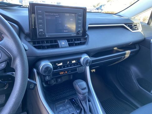 Used 2021 Toyota RAV4 LE image 38