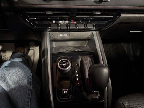 Used 2023 Chevrolet Colorado Z71 w/ Z71 Convenience Package 2 image 27