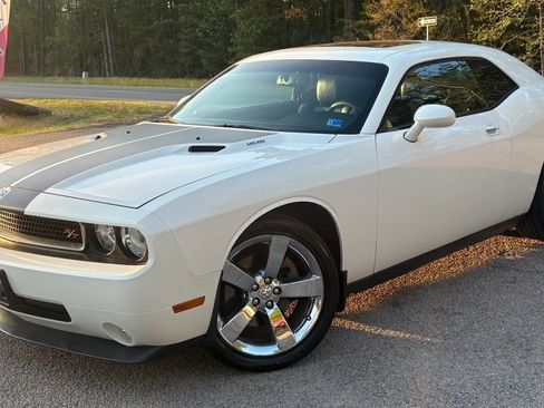 Used 2010 Dodge Challenger R/T image 2