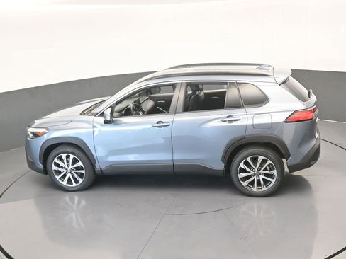 Used 2022 Toyota Corolla Cross XLE image 54