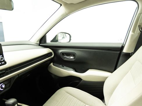 Used 2025 Honda HR-V LX image 18