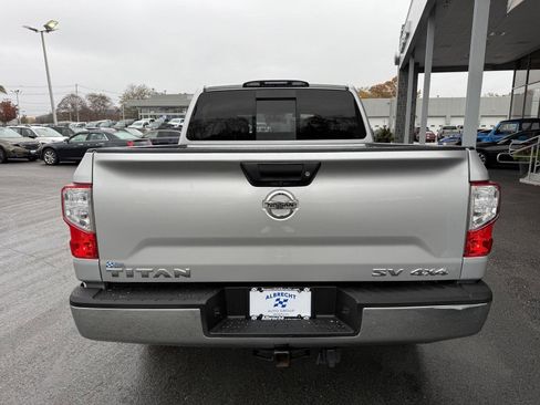 Used 2019 Nissan Titan SV image 6