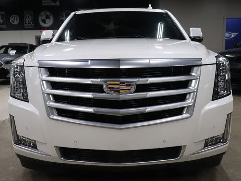 Used 2020 Cadillac Escalade ESV Premium Luxury image 8
