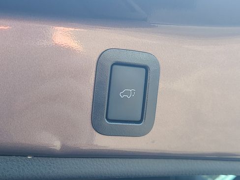 Used 2019 Toyota Highlander Limited image 11