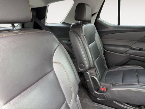 Used 2020 Chevrolet Traverse LT w/ LT Premium Package FWD image 12