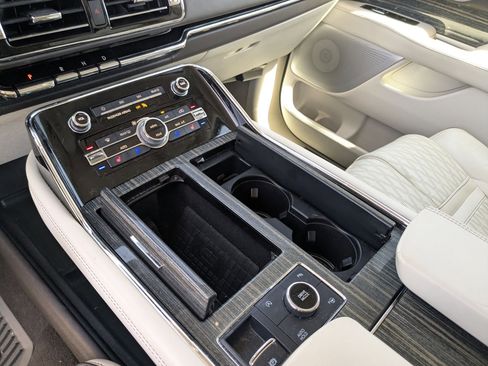 Used 2020 Lincoln Navigator Black Label w/ Cargo Convenience Package image 19