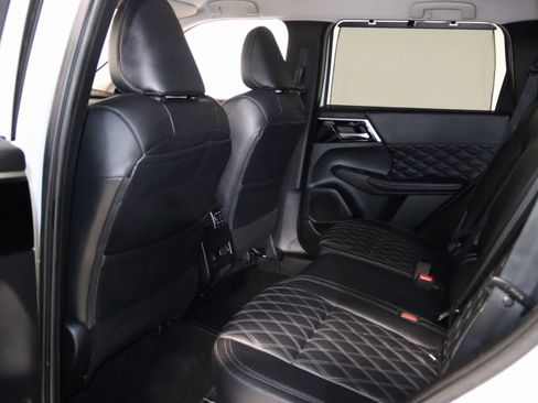 Used 2024 Mitsubishi Outlander 4WD Plug-In Hybrid image 55