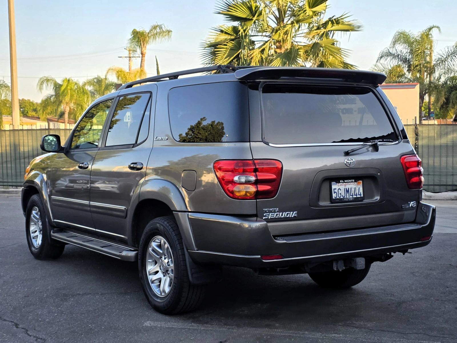 Used 2004 Toyota Sequoia Limited RWD image 4