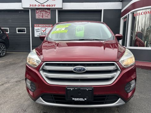 Used 2017 Ford Escape SE image 2
