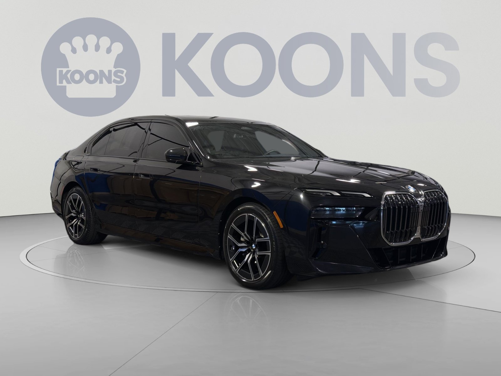 Used 2023 BMW 740i w/ Parking Assistance Package RWD image 10