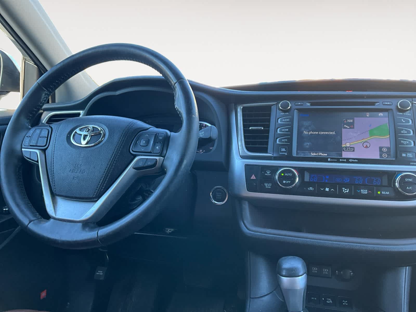 Used 2018 Toyota Highlander Limited Platinum AWD/4WD image 10