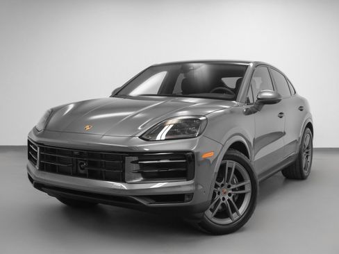 Certified 2025 Porsche Cayenne Coupe image 6