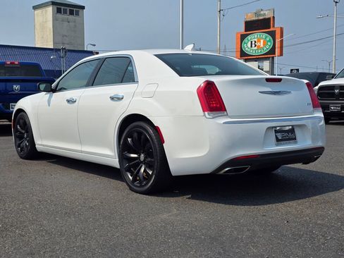 Used 2020 Chrysler 300 Limited RWD image 7